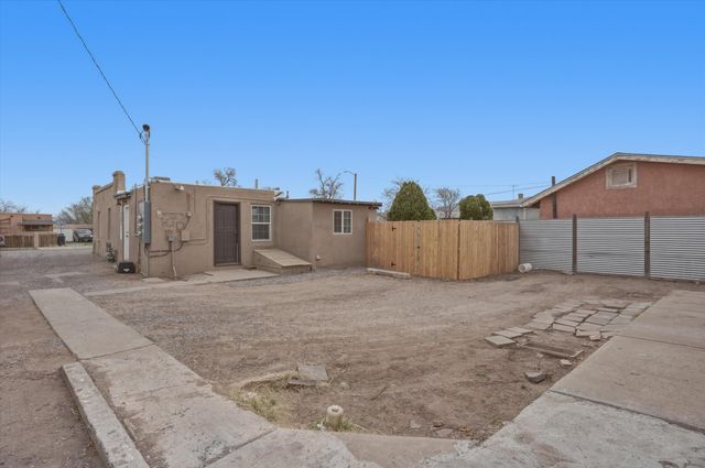 1205 Forrester Avenue NW, Albuquerque, NM 87104