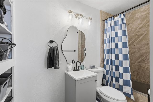 1205 Forrester Avenue NW, Albuquerque, NM 87104