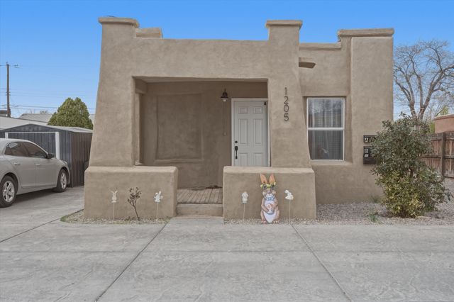 1205 Forrester Avenue NW, Albuquerque, NM 87104