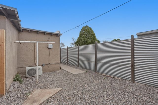 1205 Forrester Avenue NW, Albuquerque, NM 87104