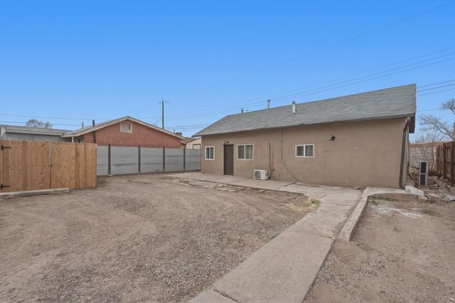 1205 Forrester Avenue NW, Albuquerque, NM 87104