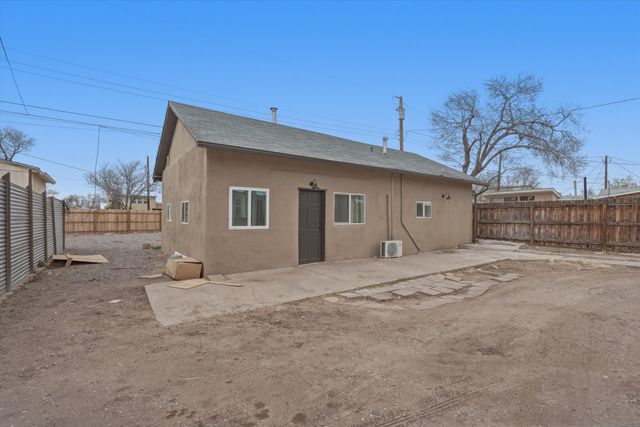 1205 Forrester Avenue NW, Albuquerque, NM 87104