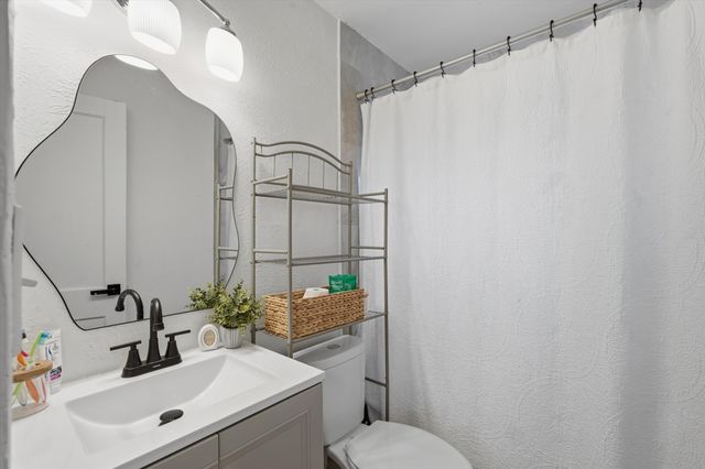 1205 Forrester Avenue NW, Albuquerque, NM 87104