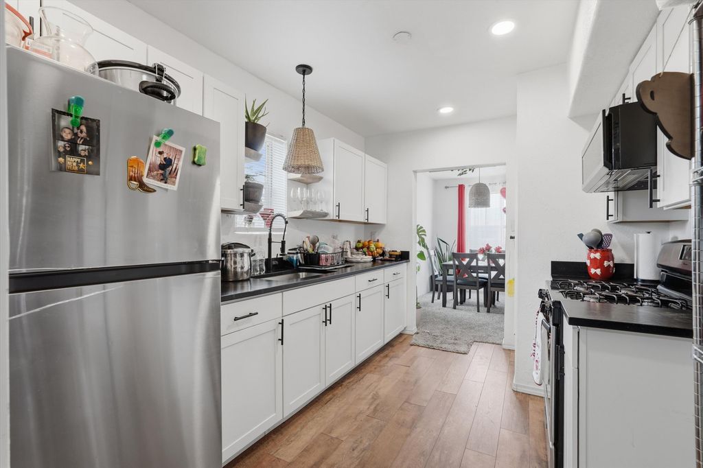 Image 10 of property listing at 1205 Forrester Avenue NW, Albuquerque, NM 87104