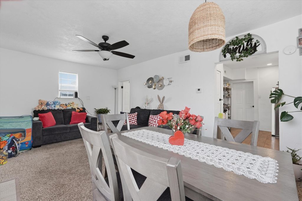 Image 12 of property listing at 1205 Forrester Avenue NW, Albuquerque, NM 87104