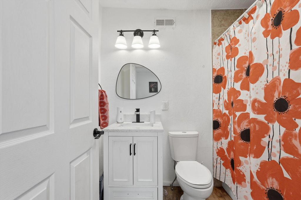 Image 14 of property listing at 1205 Forrester Avenue NW, Albuquerque, NM 87104