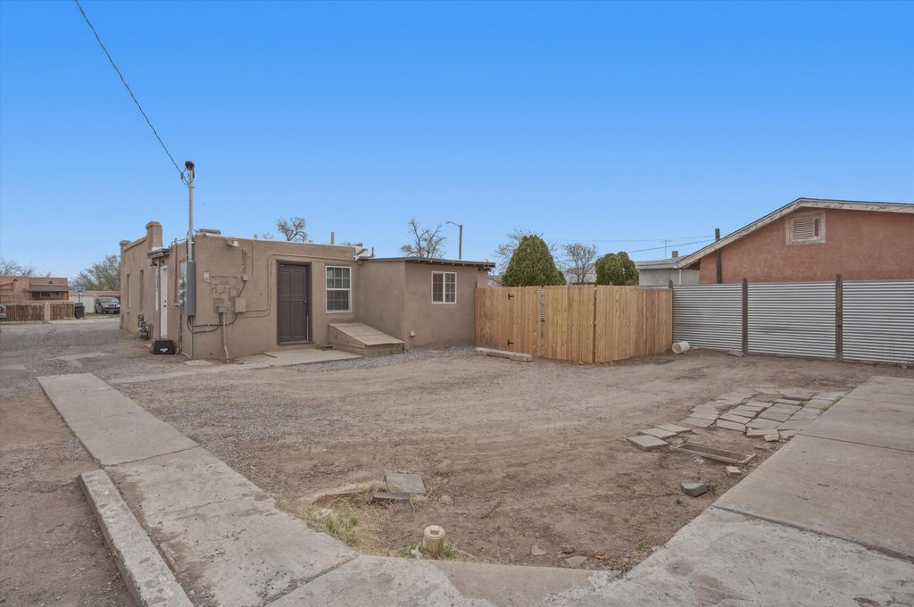 Image 16 of property listing at 1205 Forrester Avenue NW, Albuquerque, NM 87104