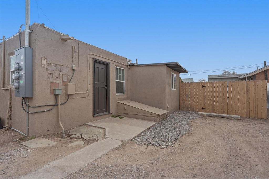 Image 17 of property listing at 1205 Forrester Avenue NW, Albuquerque, NM 87104