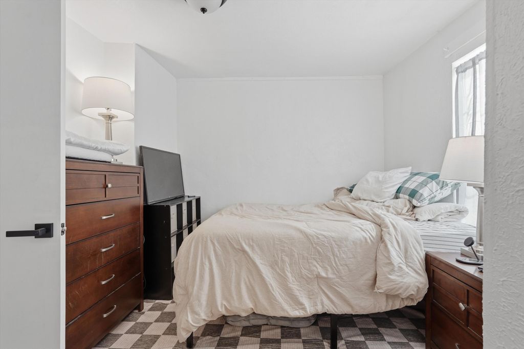 Image 27 of property listing at 1205 Forrester Avenue NW, Albuquerque, NM 87104