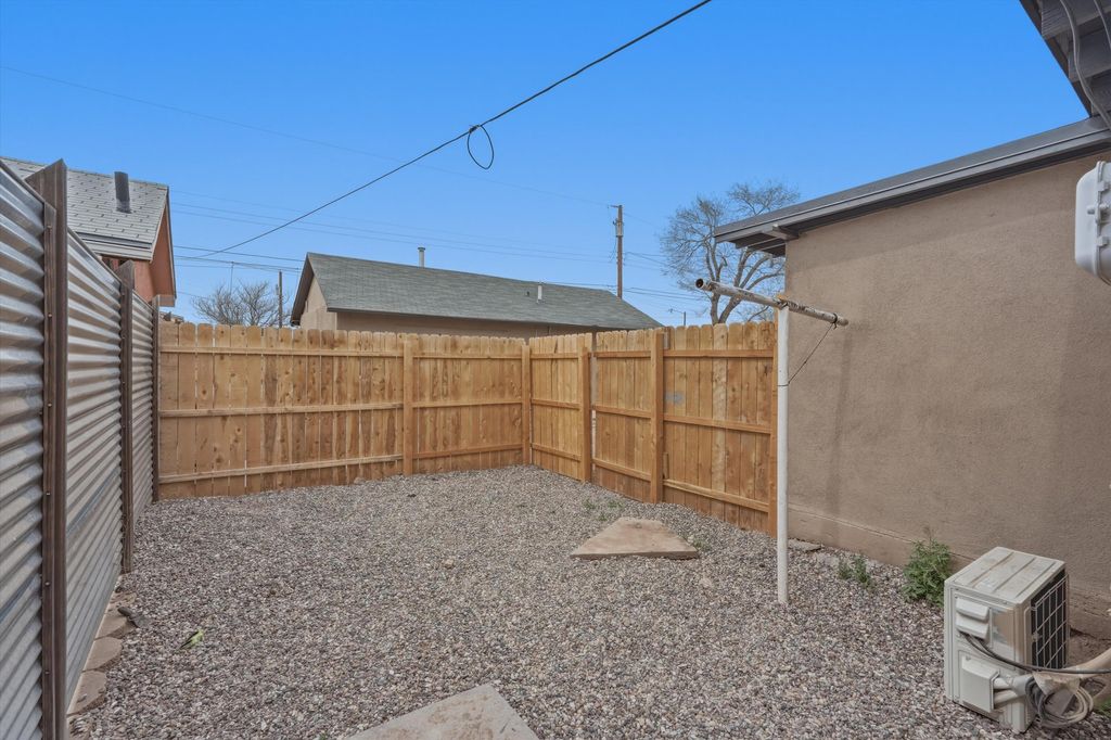 Image 31 of property listing at 1205 Forrester Avenue NW, Albuquerque, NM 87104