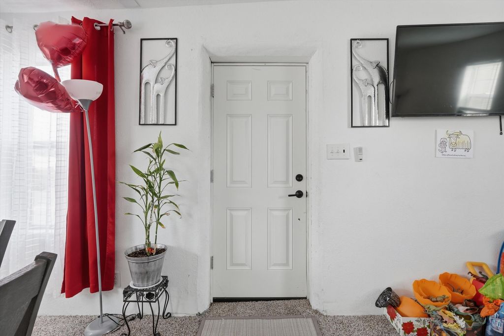 Image 4 of property listing at 1205 Forrester Avenue NW, Albuquerque, NM 87104