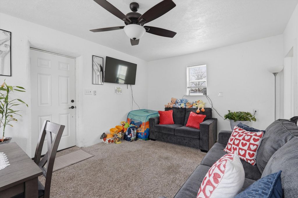 Image 6 of property listing at 1205 Forrester Avenue NW, Albuquerque, NM 87104