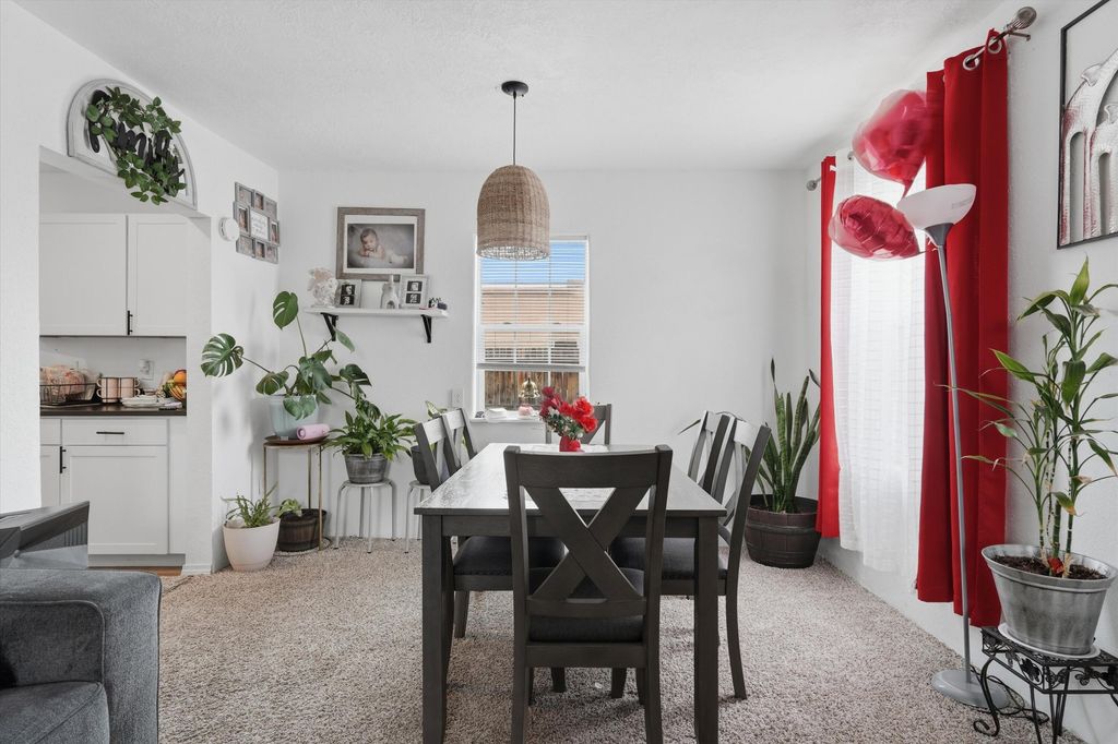 Image 8 of property listing at 1205 Forrester Avenue NW, Albuquerque, NM 87104