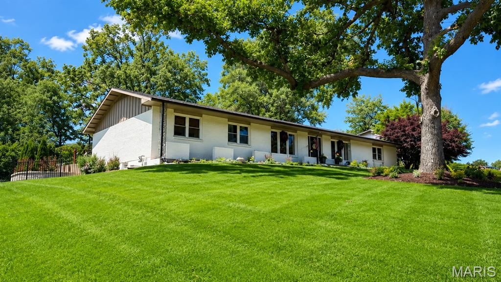 45 Orange Hills Drive, Chesterfield, MO 63017