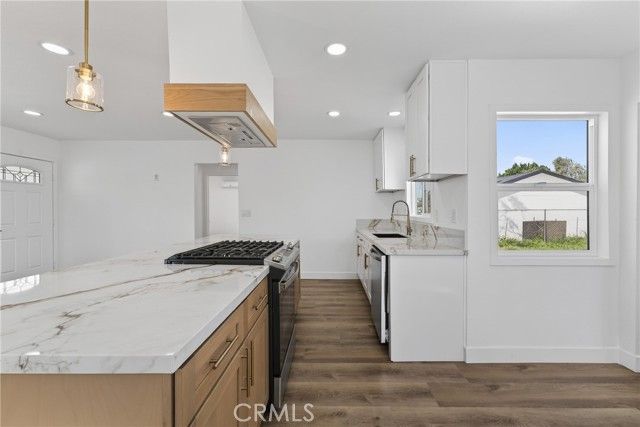 1095 E Phillips Blvd, Pomona, CA 91766