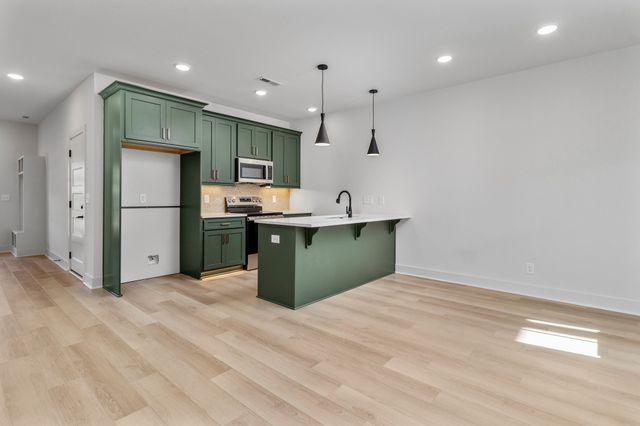 4 Dutch Dr, Clarksville, TN 37043