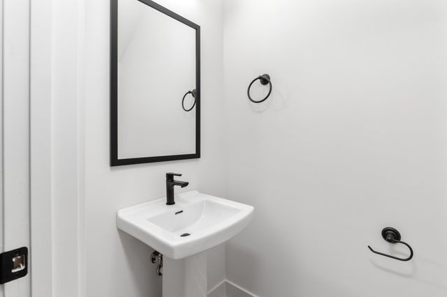 4 Dutch Dr, Clarksville, TN 37043