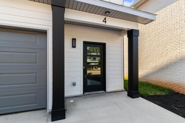 4 Dutch Dr, Clarksville, TN 37043