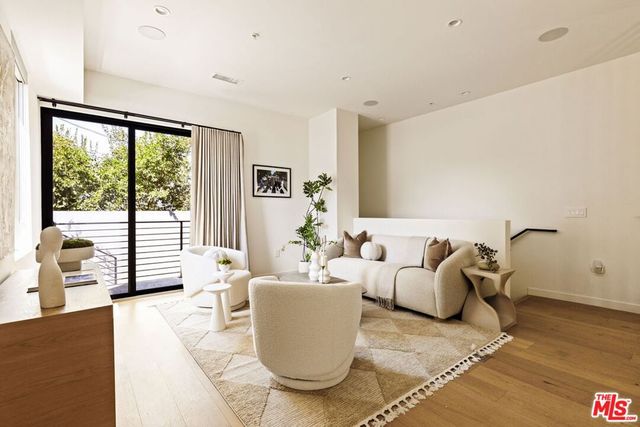 4180 Duquesne Avenue 3, Culver City, CA 90232