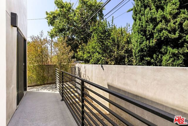 4180 Duquesne Avenue 3, Culver City, CA 90232