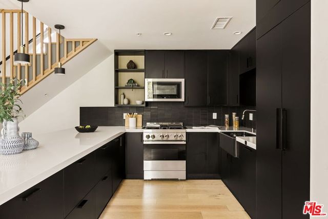 4180 Duquesne Avenue 3, Culver City, CA 90232