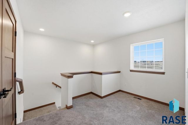 1263 N Marion Rd Road 2, Sioux Falls, SD 57107