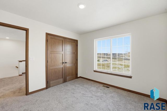 1263 N Marion Rd Road 2, Sioux Falls, SD 57107