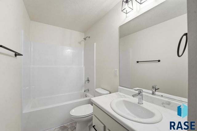 1263 N Marion Rd Road 2, Sioux Falls, SD 57107