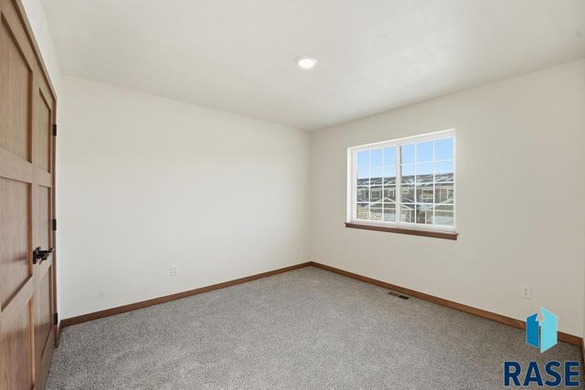 1263 N Marion Rd Road 2, Sioux Falls, SD 57107