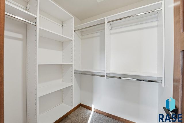 1263 N Marion Rd Road 2, Sioux Falls, SD 57107