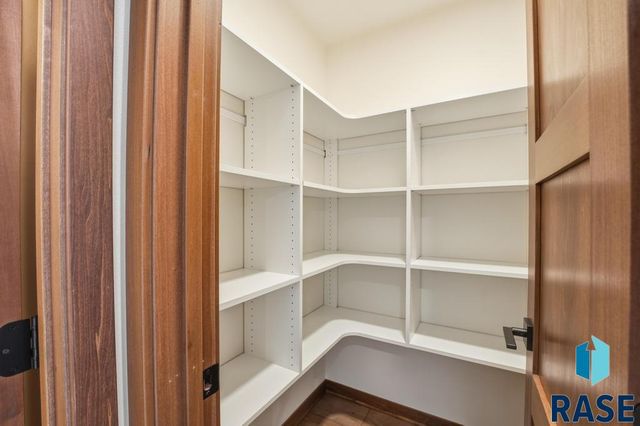 1263 N Marion Rd Road 2, Sioux Falls, SD 57107