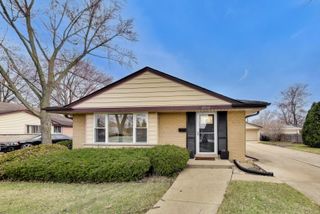 8512 W Crain Street, Niles, IL 60714