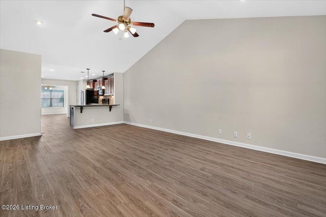 6601 Renate Rd, Louisville, KY 40291