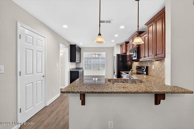 6601 Renate Rd, Louisville, KY 40291