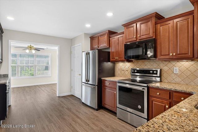 6601 Renate Rd, Louisville, KY 40291