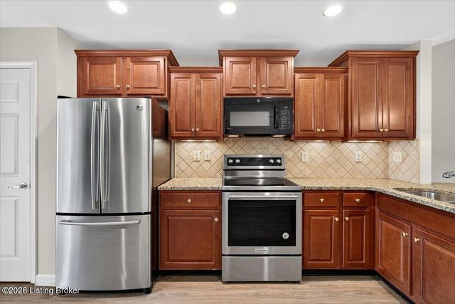 6601 Renate Rd, Louisville, KY 40291