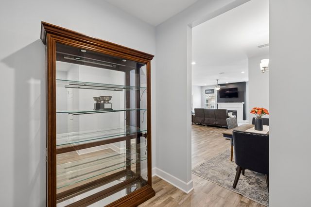 2664 Stonecenter Ln, Murfreesboro, TN 37128