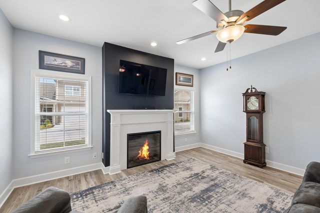 2664 Stonecenter Ln, Murfreesboro, TN 37128
