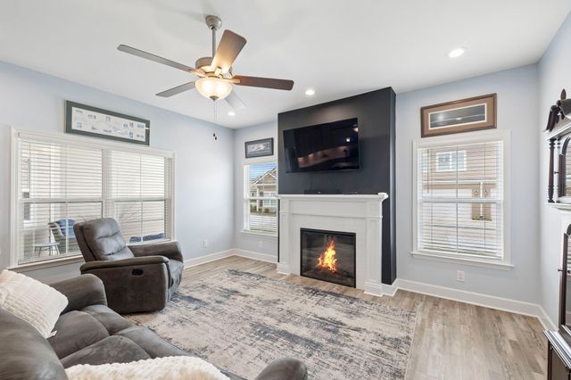 2664 Stonecenter Ln, Murfreesboro, TN 37128