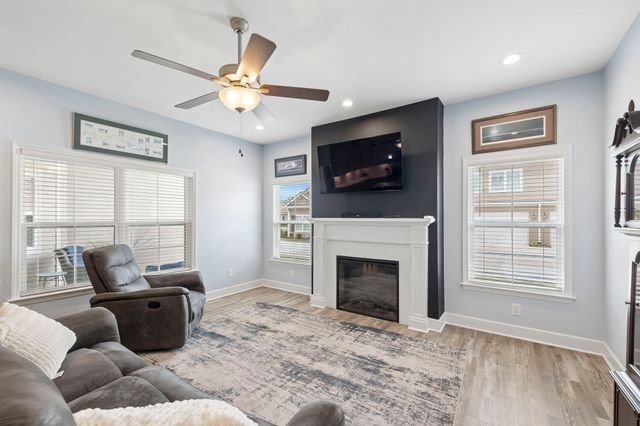 2664 Stonecenter Ln, Murfreesboro, TN 37128