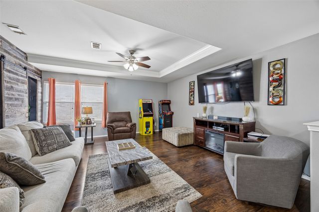 709 Bastrop Drive, Arlington, TX 76002