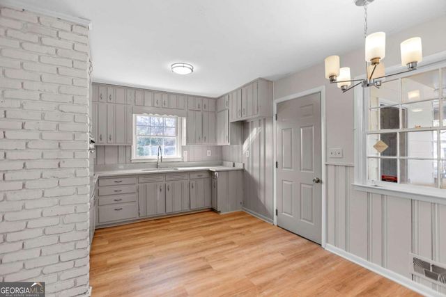 6541 Debbie Sue Lane, Morrow, GA 30260