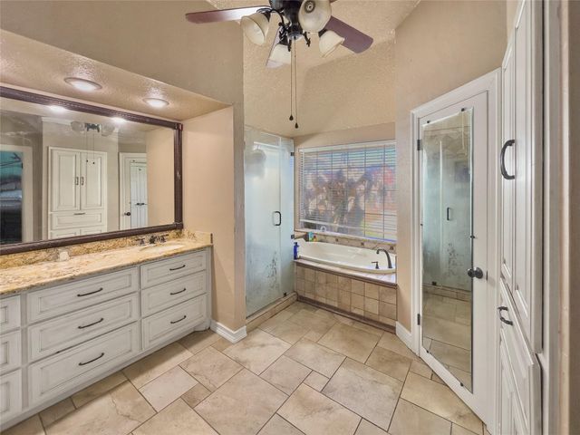 106 Mockingbird Lane, Bridge City, TX 77611