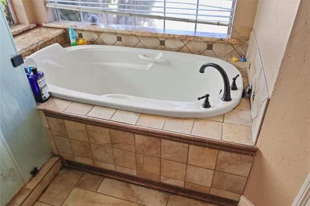 106 Mockingbird Lane, Bridge City, TX 77611