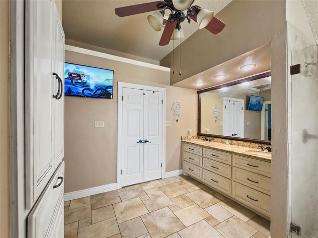 106 Mockingbird Lane, Bridge City, TX 77611