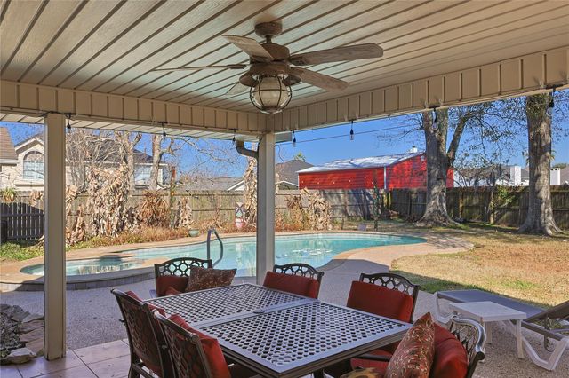 106 Mockingbird Lane, Bridge City, TX 77611