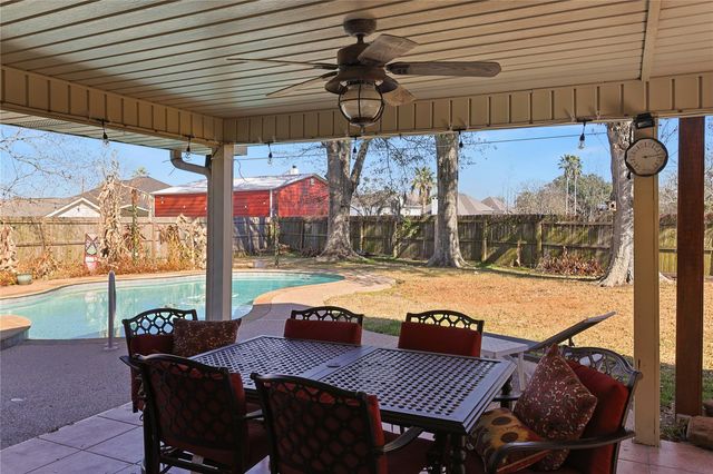 106 Mockingbird Lane, Bridge City, TX 77611