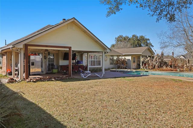 106 Mockingbird Lane, Bridge City, TX 77611