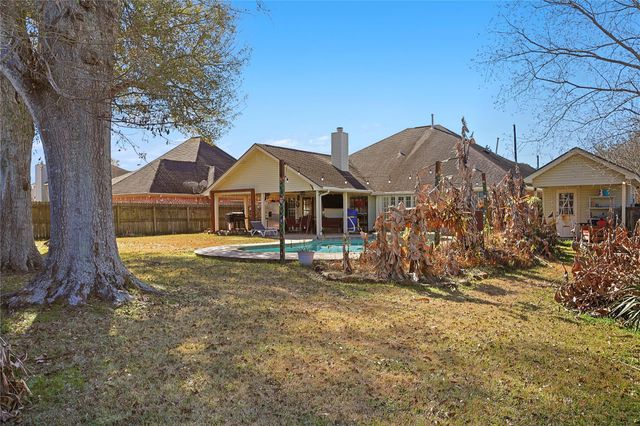 106 Mockingbird Lane, Bridge City, TX 77611