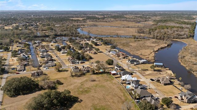 106 Mockingbird Lane, Bridge City, TX 77611